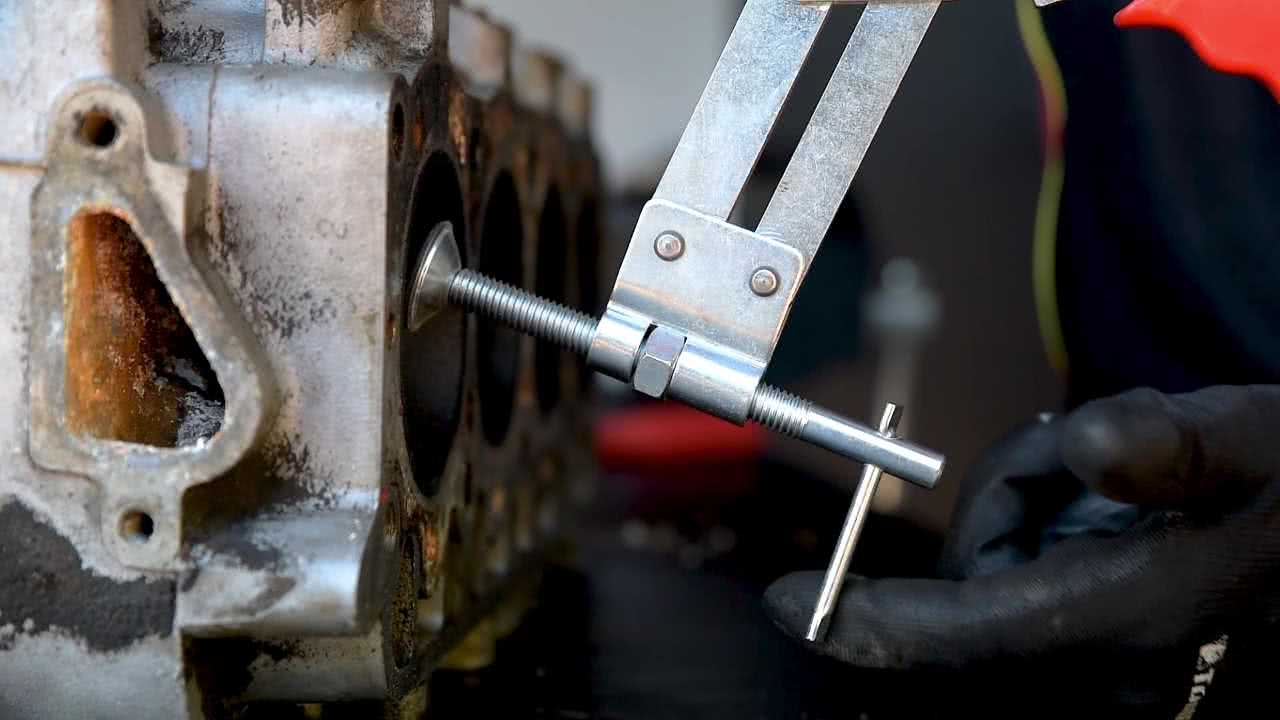 How to Use a Valve Spring Compressor? WENZHOU BRUIDE PRECISION METAL