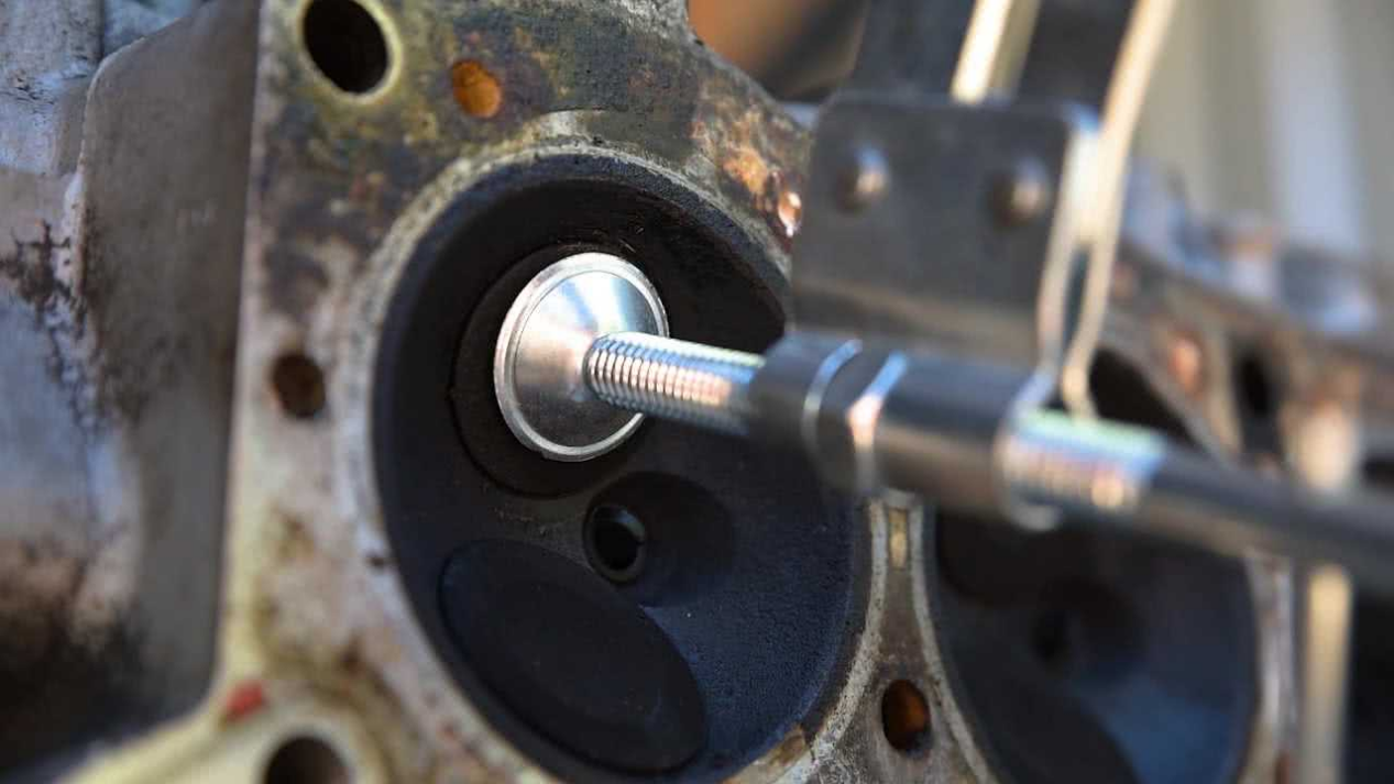 How to Use a Valve Spring Compressor? WENZHOU BRUIDE PRECISION METAL