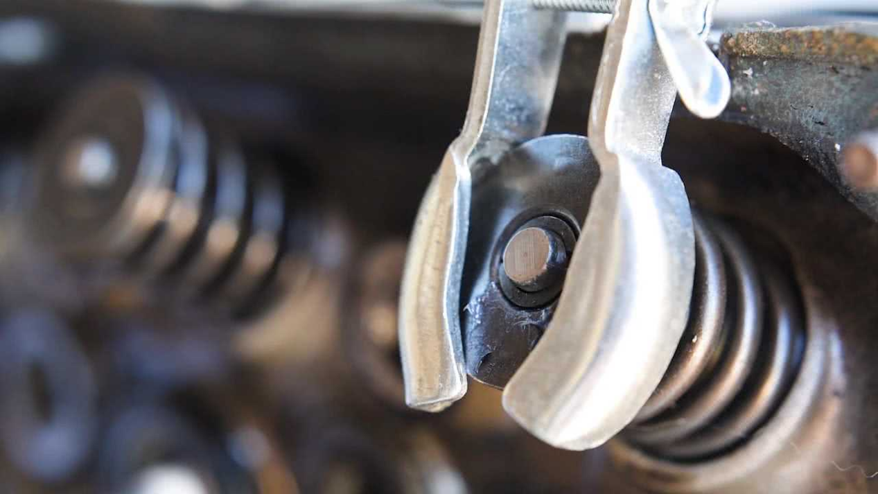 How to Use a Valve Spring Compressor? WENZHOU BRUIDE PRECISION METAL